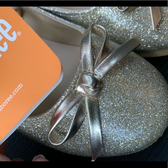 Girls gold sparkly bow slip on flats size 8 NWT - Picture 6 of 8